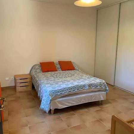 45 M2 3/4 Personnes Besseges